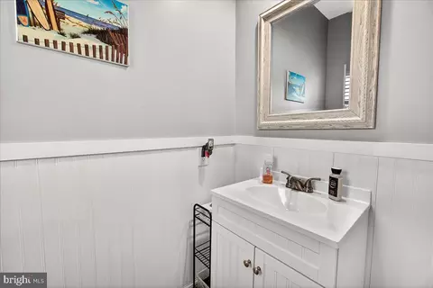 Bath - 7093 Gresham Ct W, Frederick, MD 21703 photo 1 of 3