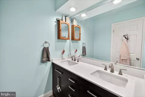 Bath - 7093 Gresham Ct W, Frederick, MD 21703 photo 3 of 3