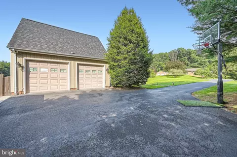 Exterior - 5512 Camelot Ct, Frederick, MD 21704 photo 18 of 18