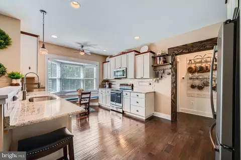 Entry Way - 5512 Camelot Ct, Frederick, MD 21704 photo 11 of 13