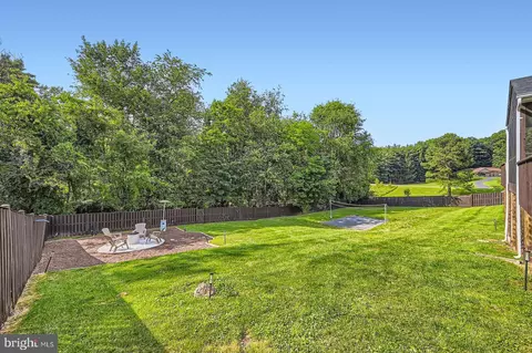 Exterior - 5512 Camelot Ct, Frederick, MD 21704 photo 14 of 18