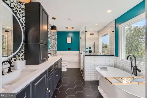 Bath - 5512 Camelot Ct, Frederick, MD 21704 photo 1 of 11
