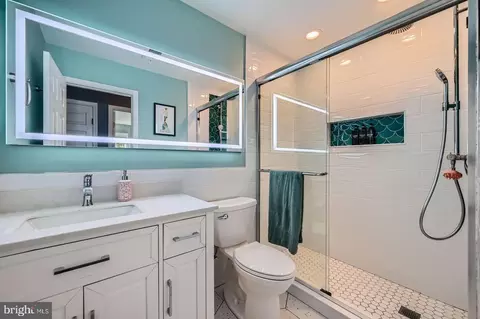 Bath - 5512 Camelot Ct, Frederick, MD 21704 photo 5 of 11