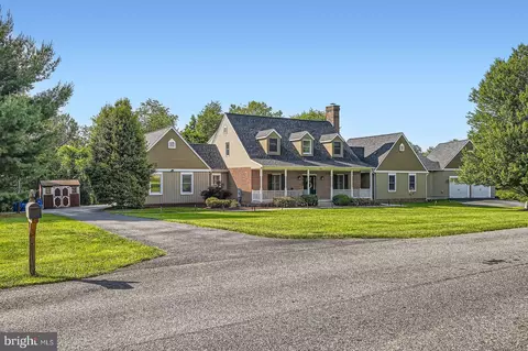Exterior - 5512 Camelot Ct, Frederick, MD 21704 photo 16 of 18