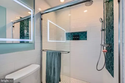 Bath - 5512 Camelot Ct, Frederick, MD 21704 photo 6 of 11