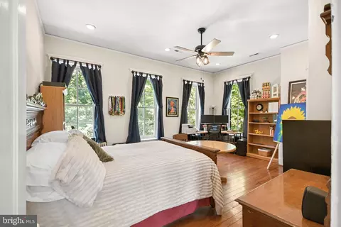 Bedroom - 6229 Linganore Rd, Frederick, MD 21701 photo 5 of 11