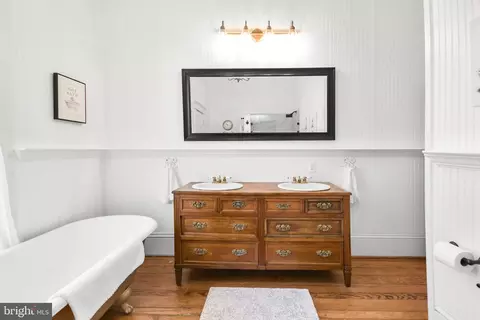 Bath - 6229 Linganore Rd, Frederick, MD 21701 photo 2 of 10