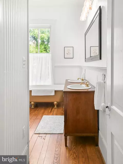 Bath - 6229 Linganore Rd, Frederick, MD 21701 photo 6 of 10