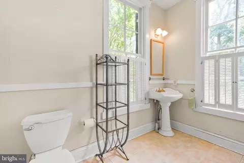 Bath - 6229 Linganore Rd, Frederick, MD 21701 photo 8 of 10