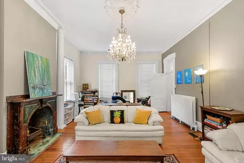 Living - 6229 Linganore Rd, Frederick, MD 21701 photo 3 of 4