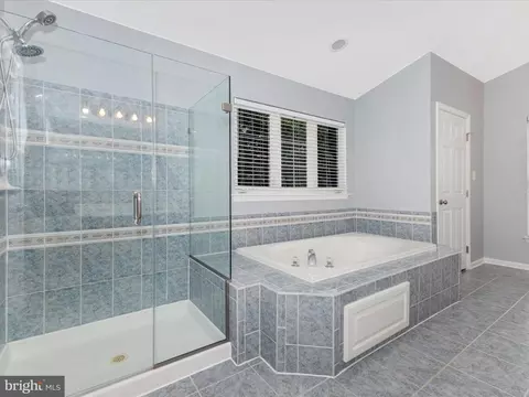 Bath - 1735 Wheyfield Dr, Frederick, MD 21701 photo 2 of 5