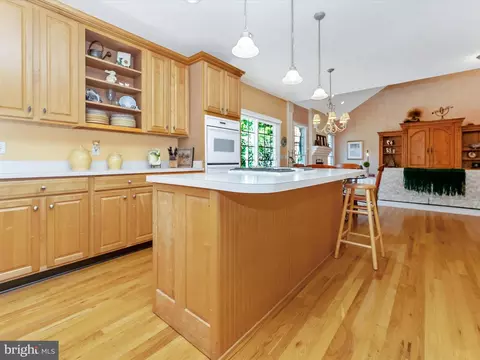 Kitchen - 207 Rod Cir, Middletown, MD 21769 photo 5 of 6