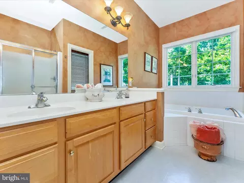 Bath - 207 Rod Cir, Middletown, MD 21769 photo 2 of 6