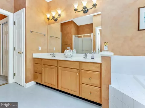 Bath - 207 Rod Cir, Middletown, MD 21769 photo 4 of 6