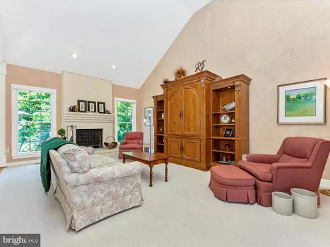 Living - 207 Rod Cir, Middletown, MD 21769 photo 2 of 3