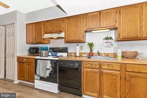 Kitchen - 7285 C Coachlight Ct, Frederick, MD 21703 photo 2 of 4