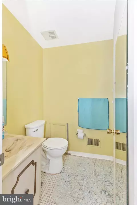 Bath - 7285 C Coachlight Ct, Frederick, MD 21703 photo 3 of 5