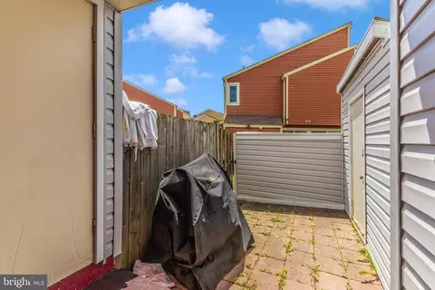 Exterior - 7285 C Coachlight Ct, Frederick, MD 21703 photo 5 of 10