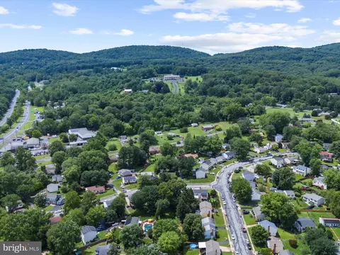 View/Area - 116 Deerfield Pl, Frederick, MD 21702 photo 6 of 9