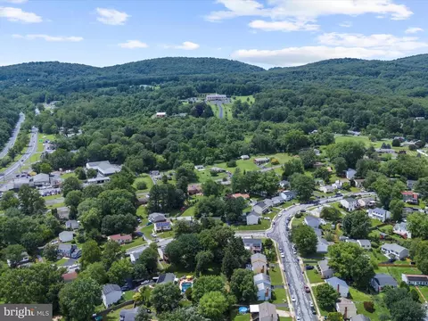 View/Area - 116 Deerfield Pl, Frederick, MD 21702 photo 7 of 9