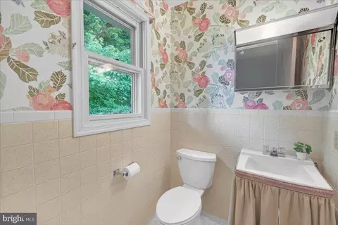 Bath - 7940 Old Seventh St, Frederick, MD 21702 photo 2 of 3