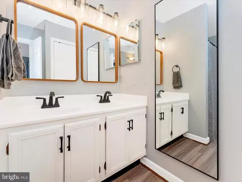 Bath - 6327 Towncrest Ct, Frederick, MD 21703 photo 2 of 4
