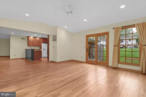 Living - 110 Linden Blvd, Middletown, MD 21769 photo 4 of 7