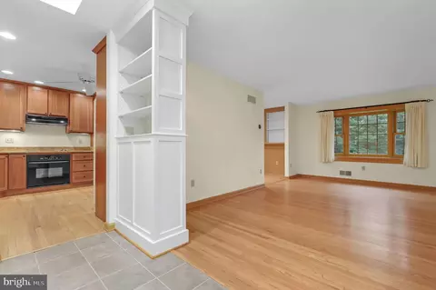 Living - 110 Linden Blvd, Middletown, MD 21769 photo 2 of 7
