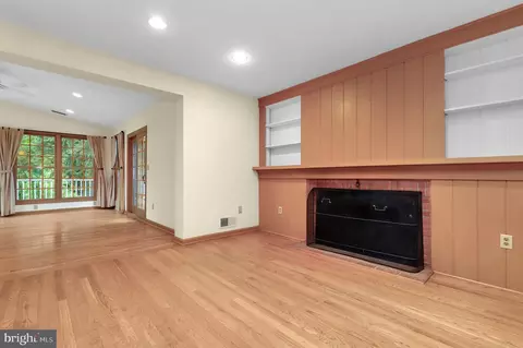 Living - 110 Linden Blvd, Middletown, MD 21769 photo 5 of 7