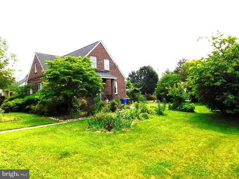 Exterior - 704 Fairview Ave, Frederick, MD 21701 photo 4 of 7