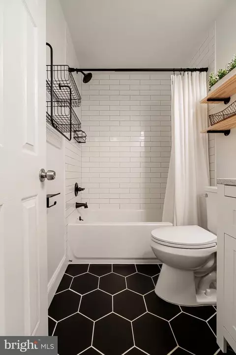 Bath - 514 Lancaster Pl #514, Frederick, MD 21703 photo 2 of 3