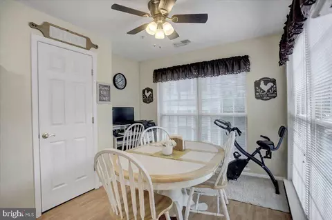 Dining - 2501 Coleridge Dr #2D, Frederick, MD 21702 photo 4 of 4