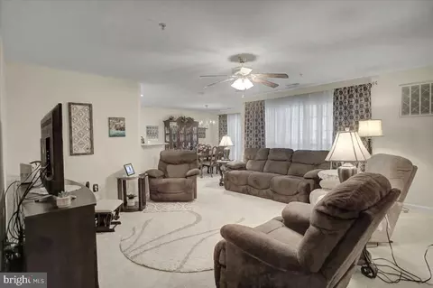 Living - 2501 Coleridge Dr #2D, Frederick, MD 21702 photo 1 of 2