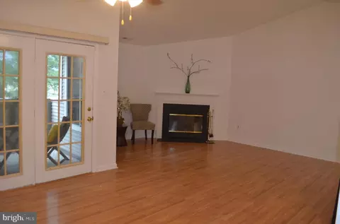 Living - 2137 Wainwright Ct #2D, Frederick, MD 21702 photo 3 of 4