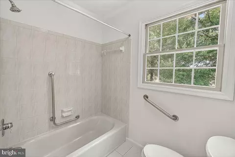 Bath - 6232 White Oak Dr, Frederick, MD 21701 photo 2 of 4