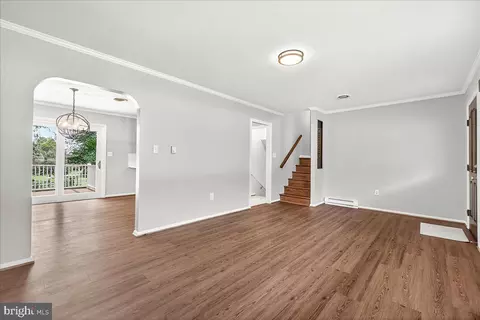 Living - 6232 White Oak Dr, Frederick, MD 21701 photo 3 of 8
