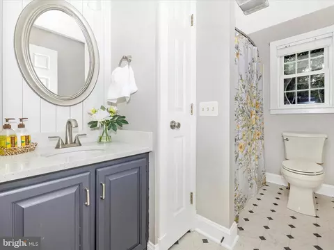 Bath - 6047 Quinn Rd, Frederick, MD 21701 photo 4 of 5