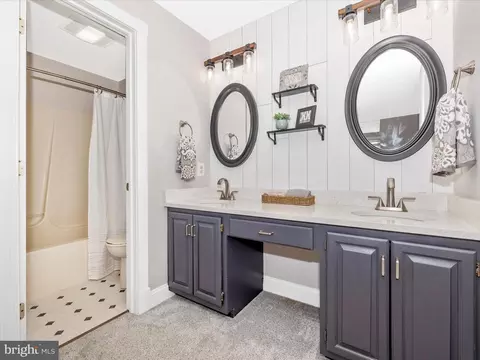 Bath - 6047 Quinn Rd, Frederick, MD 21701 photo 5 of 5