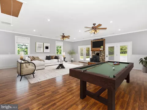 Living - 6047 Quinn Rd, Frederick, MD 21701 photo 4 of 11