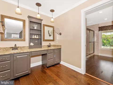 Bath - 6047 Quinn Rd, Frederick, MD 21701 photo 2 of 5