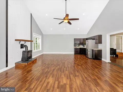 Living - 6047 Quinn Rd, Frederick, MD 21701 photo 2 of 11