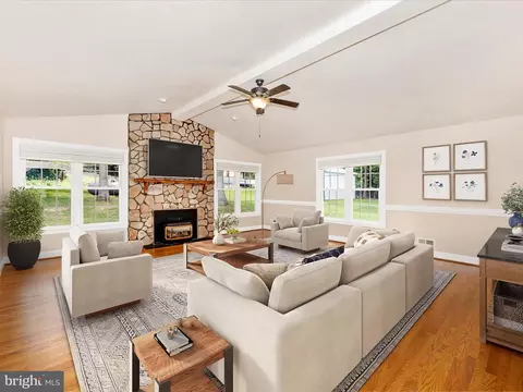 Living - 6047 Quinn Rd, Frederick, MD 21701 photo 6 of 11