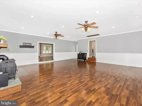 Living - 6047 Quinn Rd, Frederick, MD 21701 photo 5 of 11