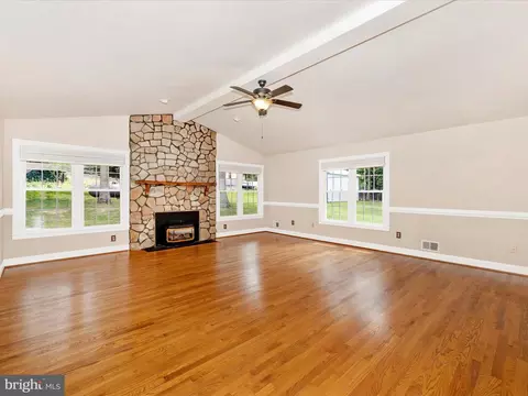 Living - 6047 Quinn Rd, Frederick, MD 21701 photo 7 of 11