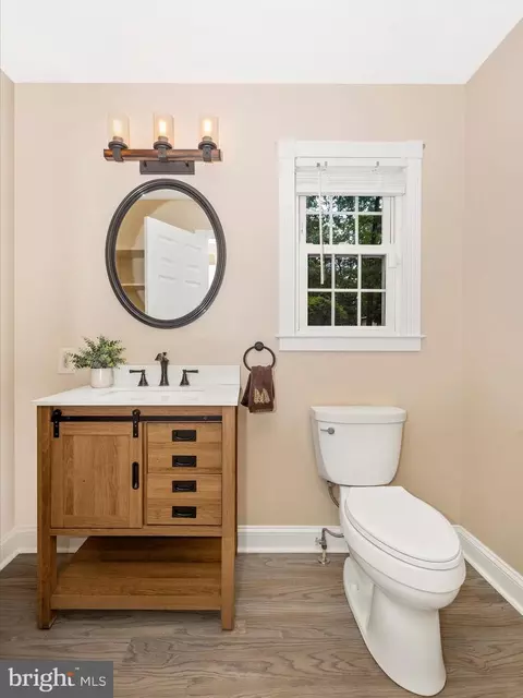 Bath - 6047 Quinn Rd, Frederick, MD 21701 photo 1 of 5