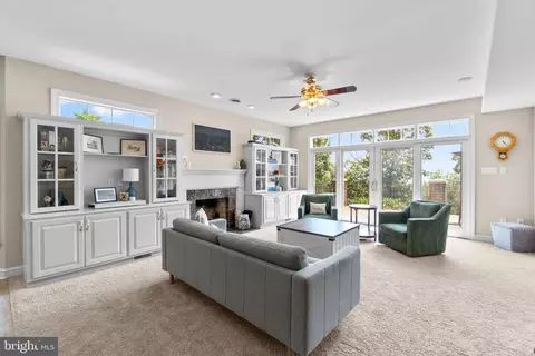 Living - 7341 Kehne Rd, Frederick, MD 21702 photo 2 of 4