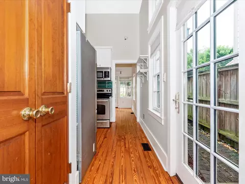 Entry Way - 35 E 5th St, Frederick, MD 21701 photo 2 of 7