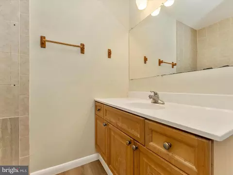 Bath - 5803 G Oleander Pl #424, Frederick, MD 21703 photo 3 of 5