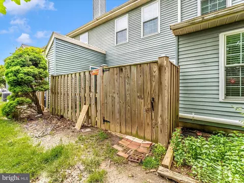 Exterior - 5803 G Oleander Pl #424, Frederick, MD 21703 photo 10 of 12