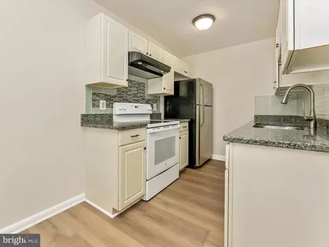 Kitchen - 5803 G Oleander Pl #424, Frederick, MD 21703 photo 2 of 5